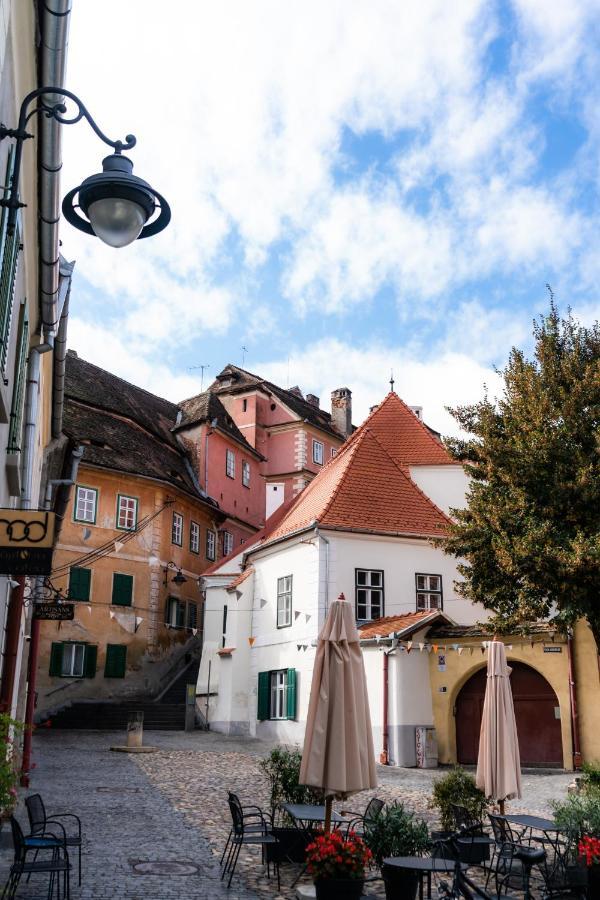 Charming Studio Ideal For Getaways Or Workations In Sibiu'S Medieval City Center Exterior foto